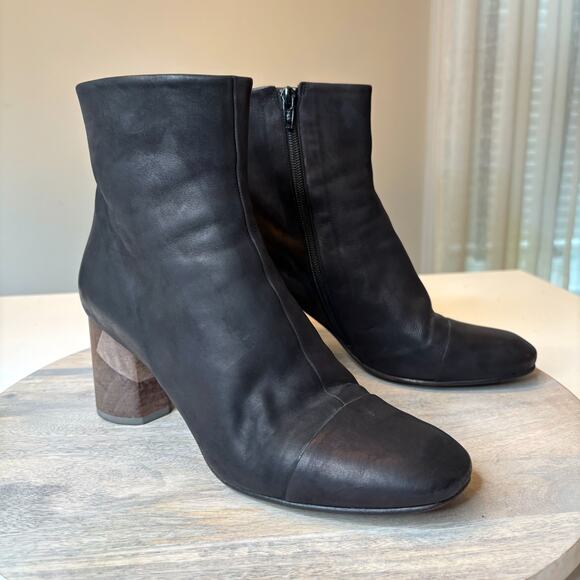 Coclico Black Leather Ankle Boots w/ Sculpted Wood Block Heel EU 39 US Size 8.5 - Picture 2 of 14